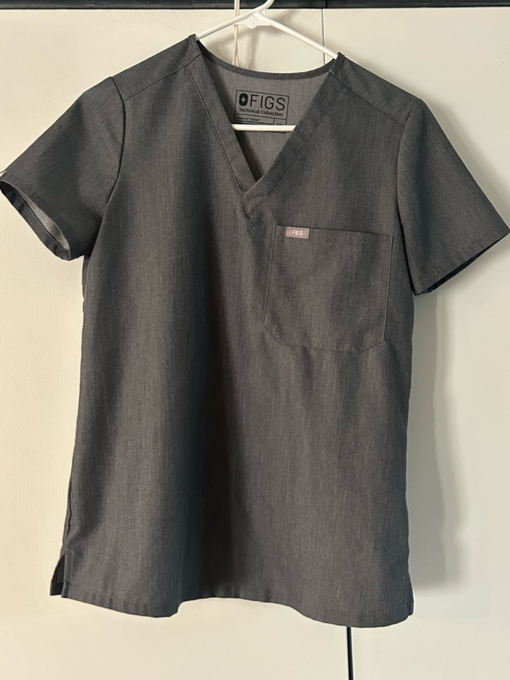 Figs Women’s Graphite Catarina One-Pocket Scrub Top
